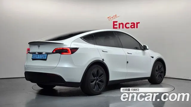 Tesla Model Y — Фото автомобиля 2