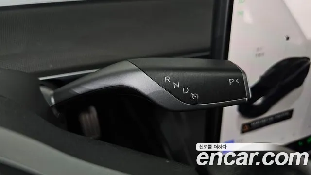 Tesla Model Y — Фото автомобиля 12