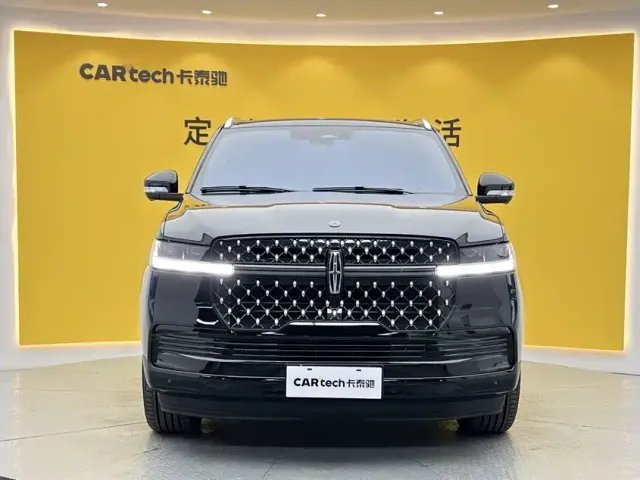 Lincoln Navigator — Фото автомобиля 3