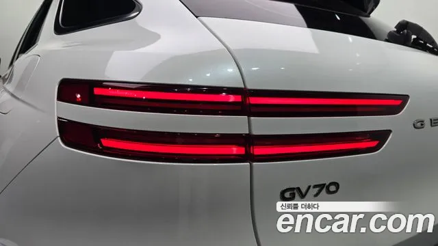 Genesis GV70 — Фото автомобиля 7