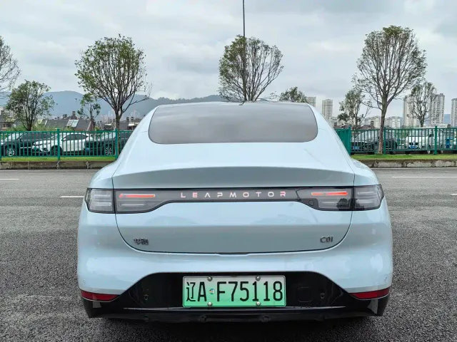 Leapmotor C01 — Фото автомобиля 10