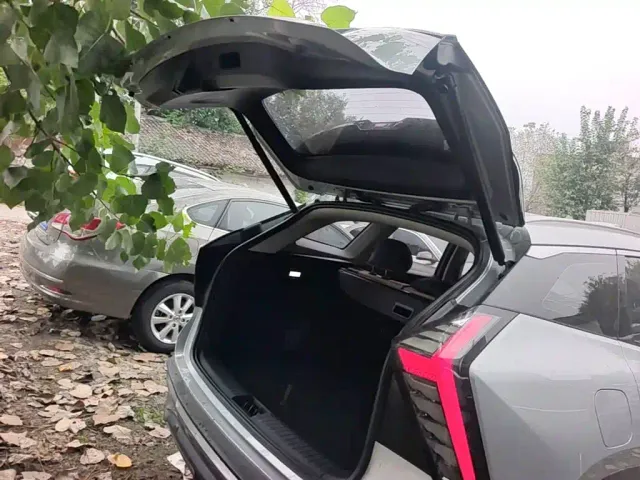Geely Boyue L — Фото автомобиля 18
