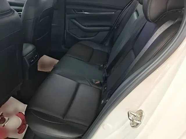 Mazda Axela — Фото автомобиля 16