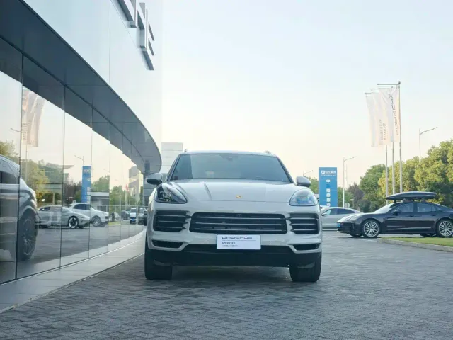 Porsche Cayenne — Фото автомобиля 3