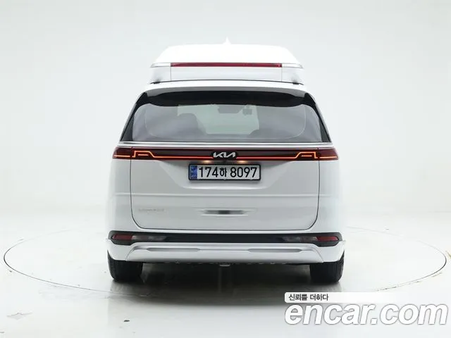 Kia Carnival Generation 4 — Фото автомобиля 5