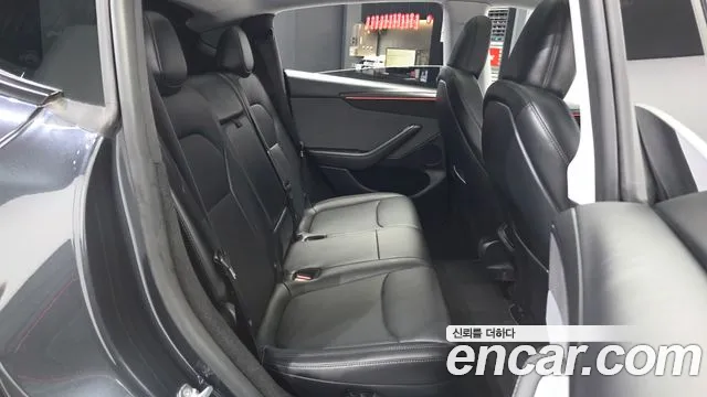 Tesla Model Y — Фото автомобиля 12