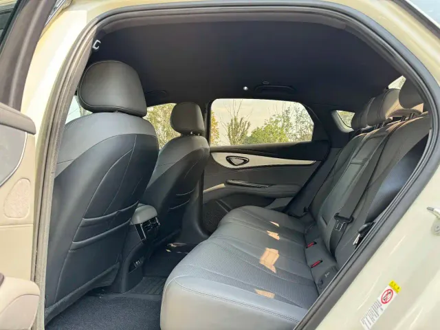 BYD Seal 07 DM-i — Фото автомобиля 18