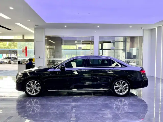 Mercedes-Benz E-Class — Фото автомобиля 3
