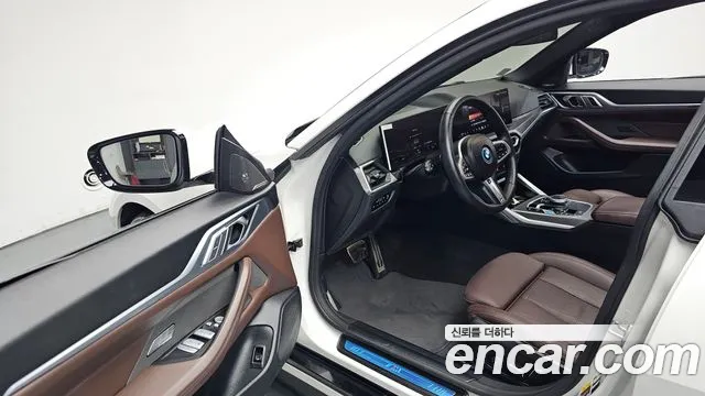 BMW i4 — Фото автомобиля 9