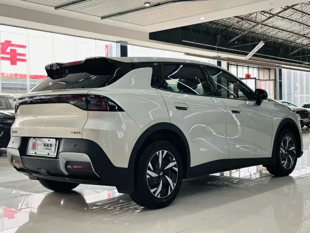 Changan Qiyuan Q05 — Фото автомобиля 8