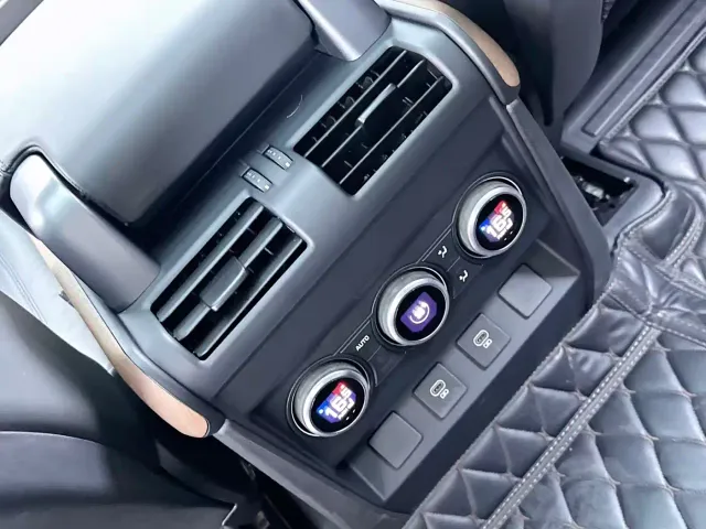Land Rover Defender — Фото автомобиля 16