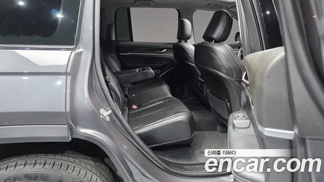 Jeep Cherokee — Фото автомобиля 11