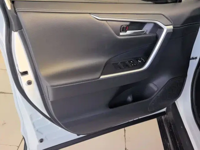 Toyota RAV4 — Фото автомобиля 7