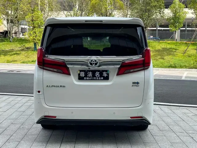 Toyota Alphard — Фото автомобиля 5