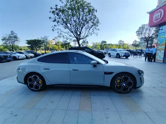 Xiaomi SU7 — Фото автомобиля 3