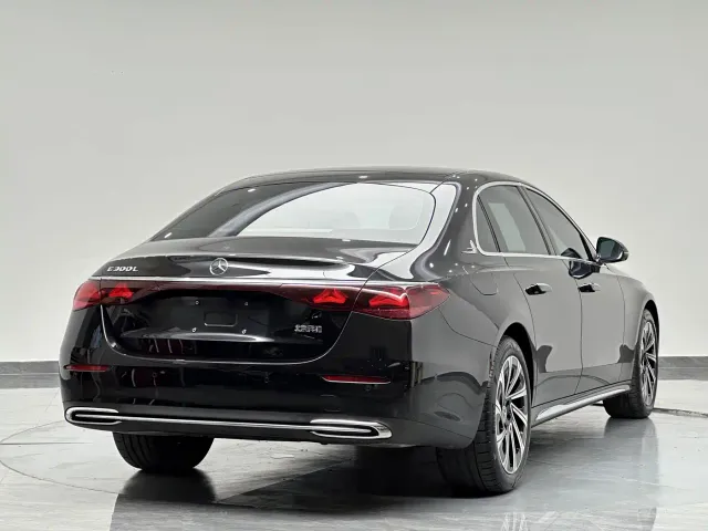 Mercedes-Benz E-Class — Фото автомобиля 8