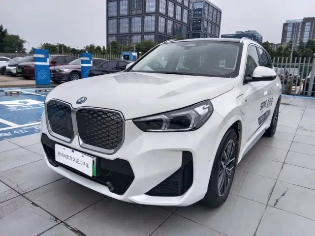 Фотография автомобиля — BMW iX1