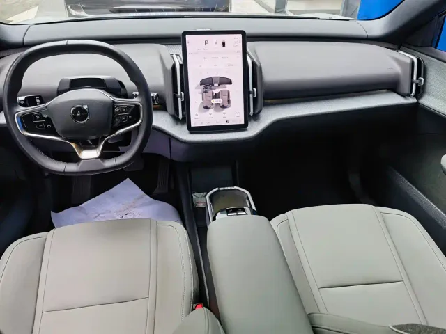 Volvo EX30 — Фото автомобиля 12