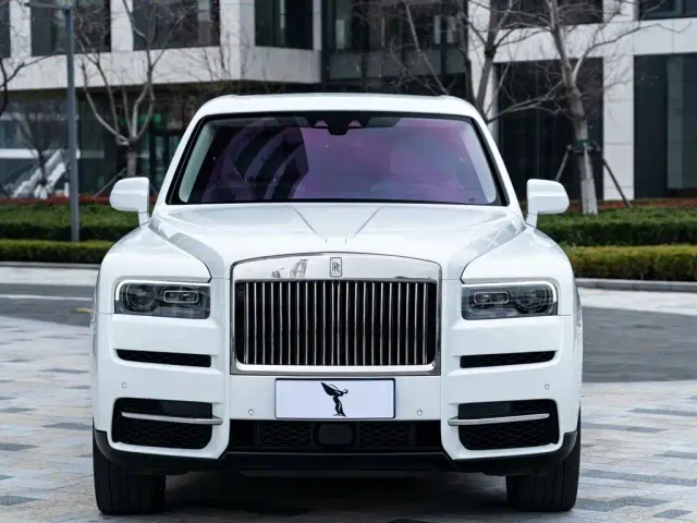 Rolls-Royce Cullinan — Фото автомобиля 2