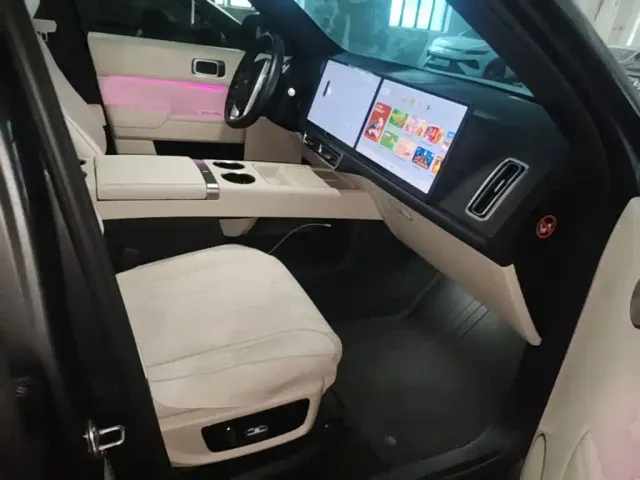 Li Auto L8 — Фото автомобиля 24