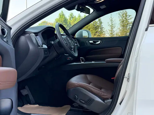 Volvo XC60 — Фото автомобиля 5