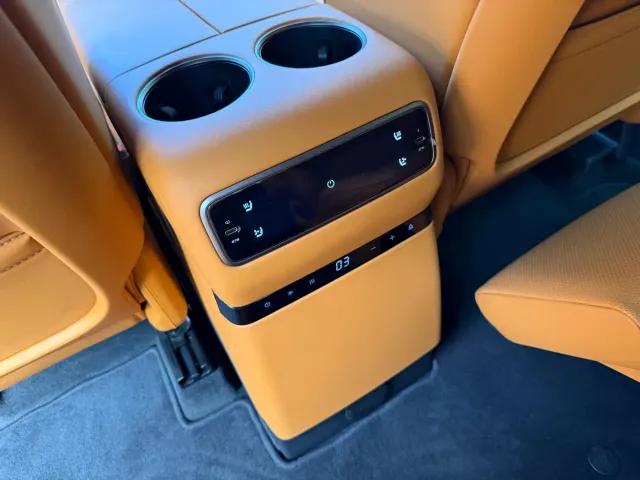 Li Auto i8 — Фото автомобиля 13