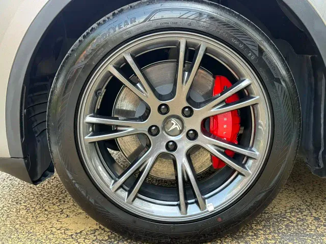 Tesla Model Y — Фото автомобиля 10