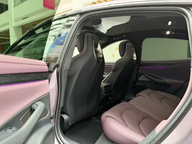 Xiaomi SU7 — Фото автомобиля 12