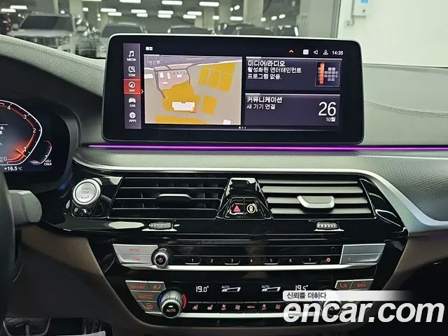 BMW 5 Series G30 — Фото автомобиля 10