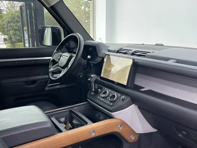 Land Rover Defender — Фото автомобиля 5