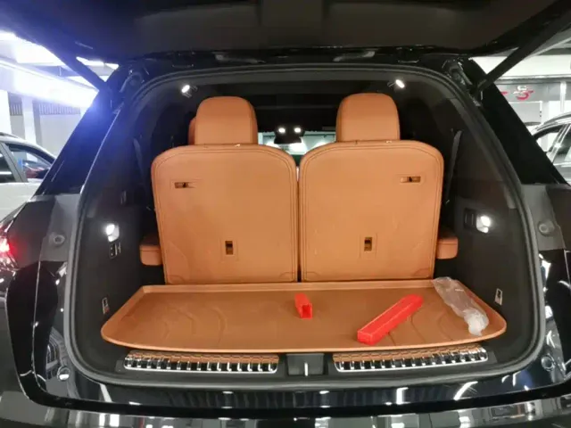 Li Auto L8 — Фото автомобиля 18