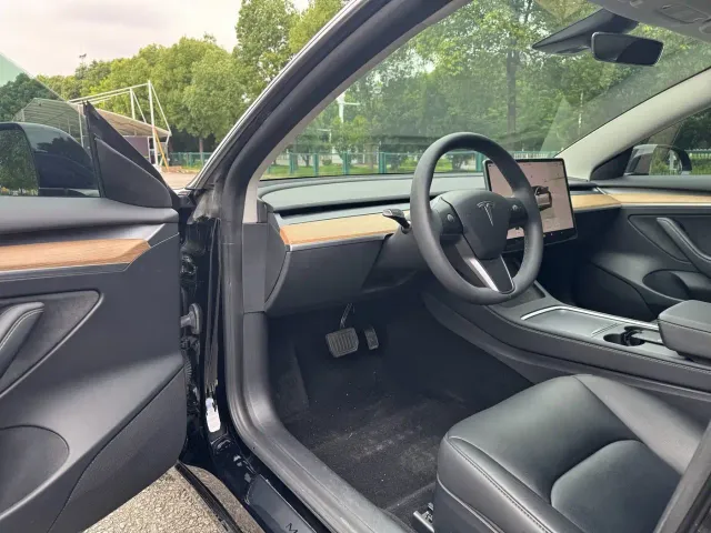Tesla Model 3 — Фото автомобиля 9