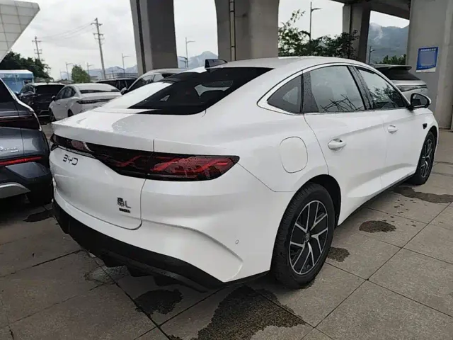 BYD Qin L — Фото автомобиля 6