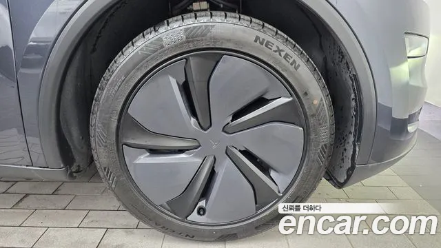 Tesla Model Y — Фото автомобиля 6