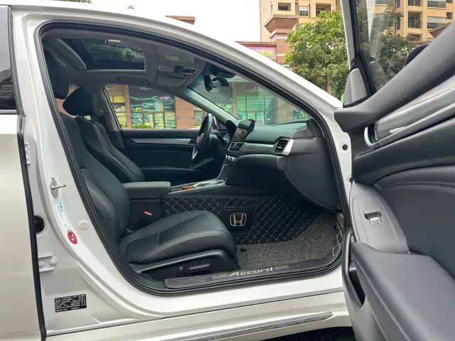 Honda Accord — Фото автомобиля 10