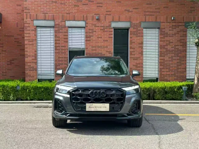 Audi SQ7 — Фото автомобиля 22