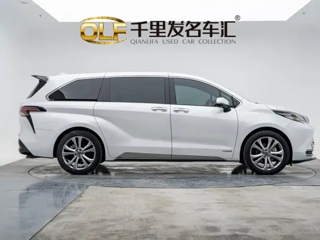Toyota Sienna — Фото автомобиля 4