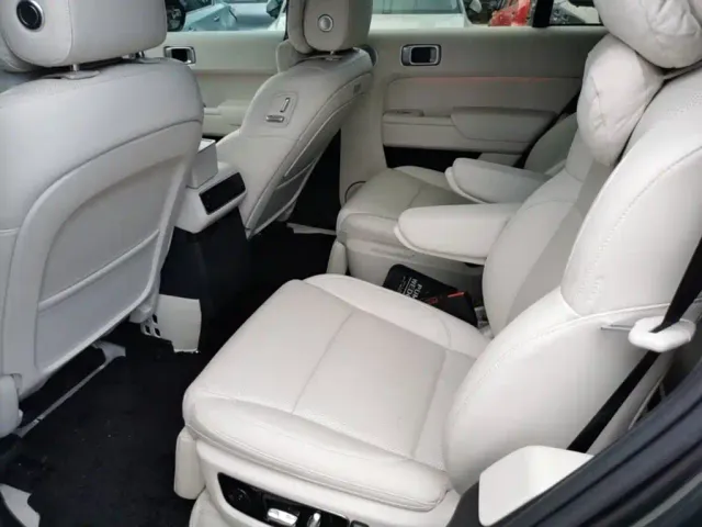 Li Auto L8 — Фото автомобиля 16