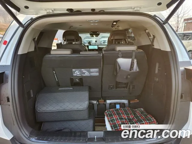 Kia Carnival Generation 4 — Фото автомобиля 15