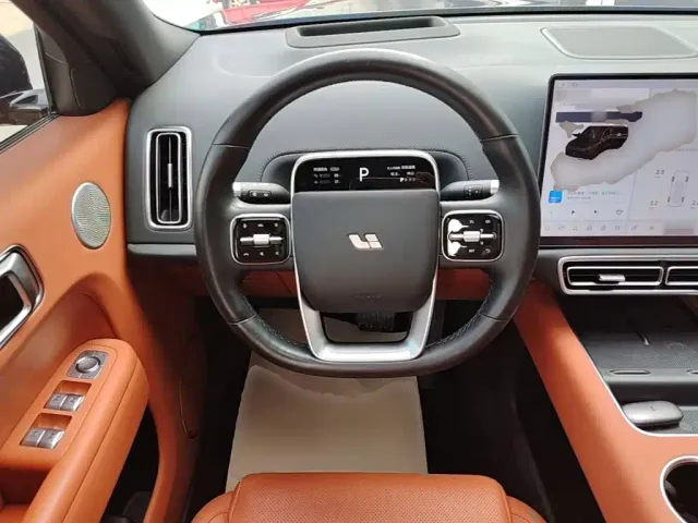 Li Auto L9 — Фото автомобиля 10