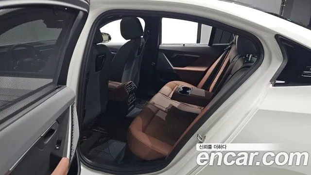 BMW 5-Series 5 серия (G60) 530i xDrive M Sport — Фото автомобиля 17
