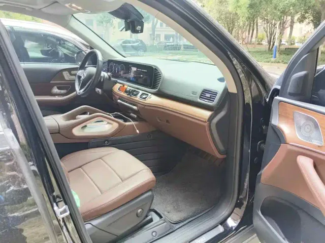 Mercedes-Benz GLE-Class — Фото автомобиля 12