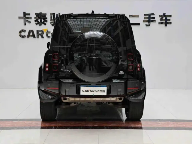 Land Rover Defender — Фото автомобиля 12