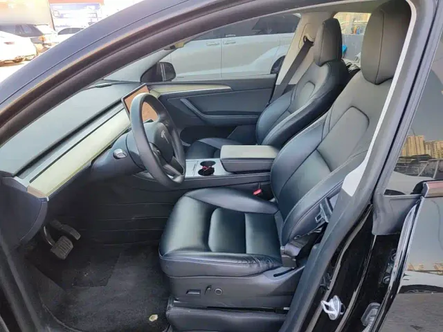 Tesla Model Y — Фото автомобиля 14
