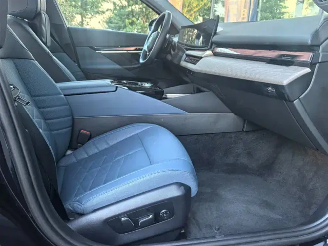 BMW 5 Series — Фото автомобиля 16