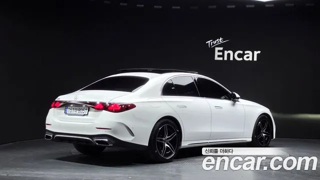Mercedes-Benz E-Class — Фото автомобиля 2