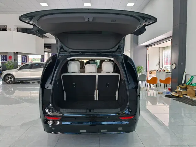 Li Auto MEGA — Фото автомобиля 29
