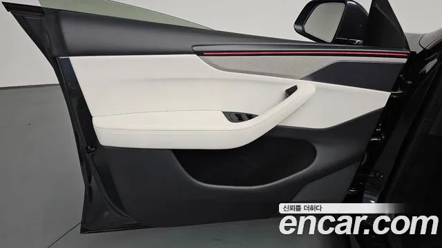 Tesla Model Y — Фото автомобиля 23