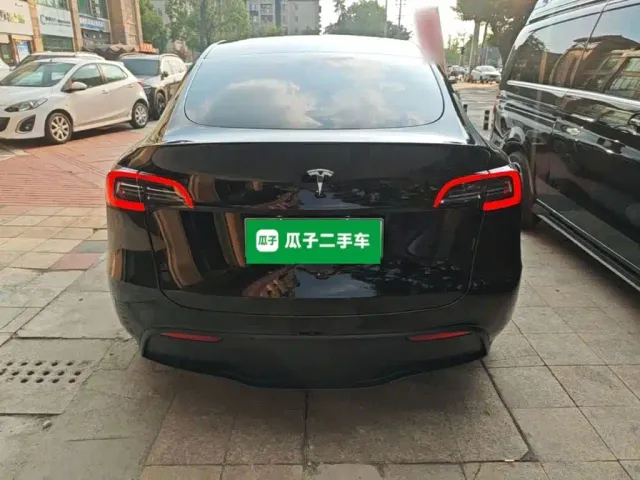 Tesla Model Y — Фото автомобиля 5