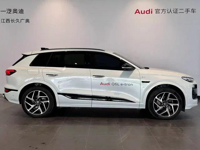 Audi Q6L e-tron — Фото автомобиля 3